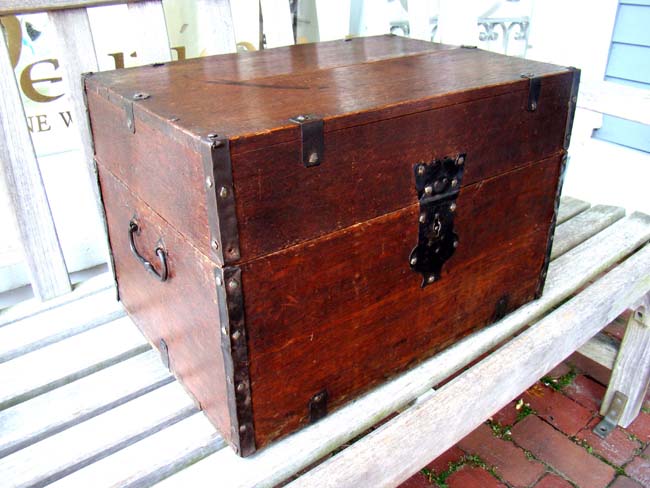 An important late 18th century iron bound oak travelling liquor chest belonging to Gen. Abraham Rose of Long Island having its original and complete set of gilded hand blown glass decanters(12), tumblers, funnel and wine glasses. Spanish circa 1790.  — image 3